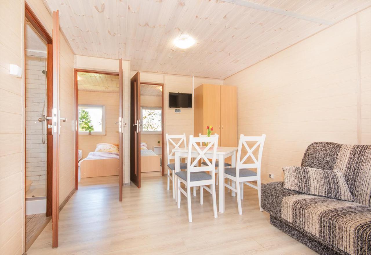 Przyjazna Osada - Domki I Apartamenty Дарлово Екстер'єр фото